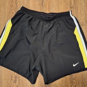 Nike Black and Yellow Athletic Shorts ☆Size Med☆